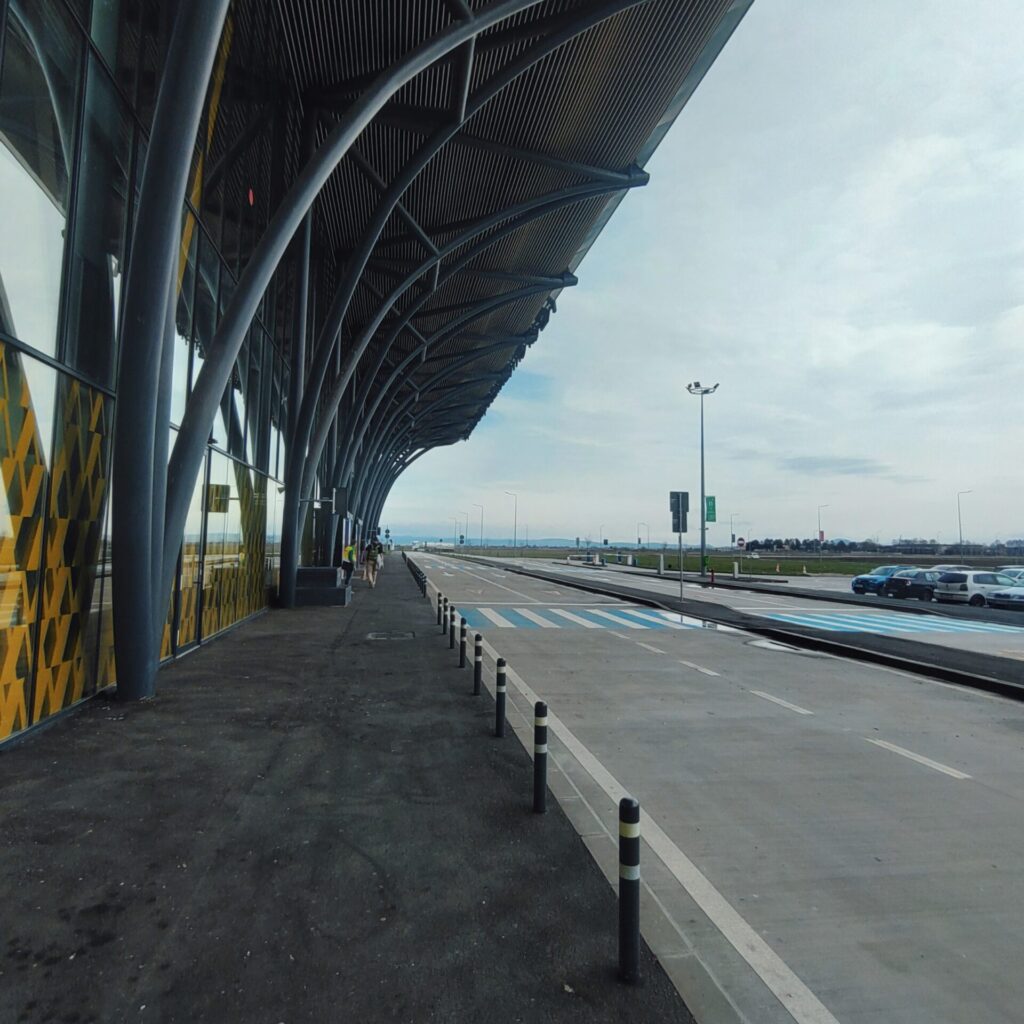 ブラショフ空港
