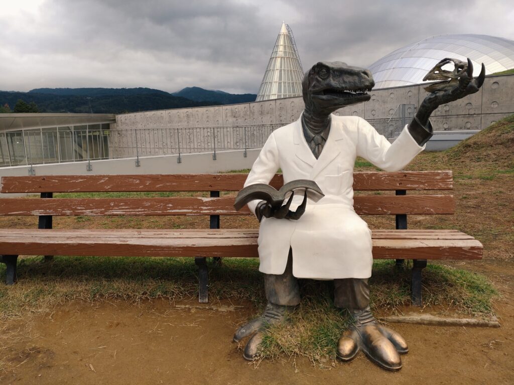 恐竜博士のベンチ